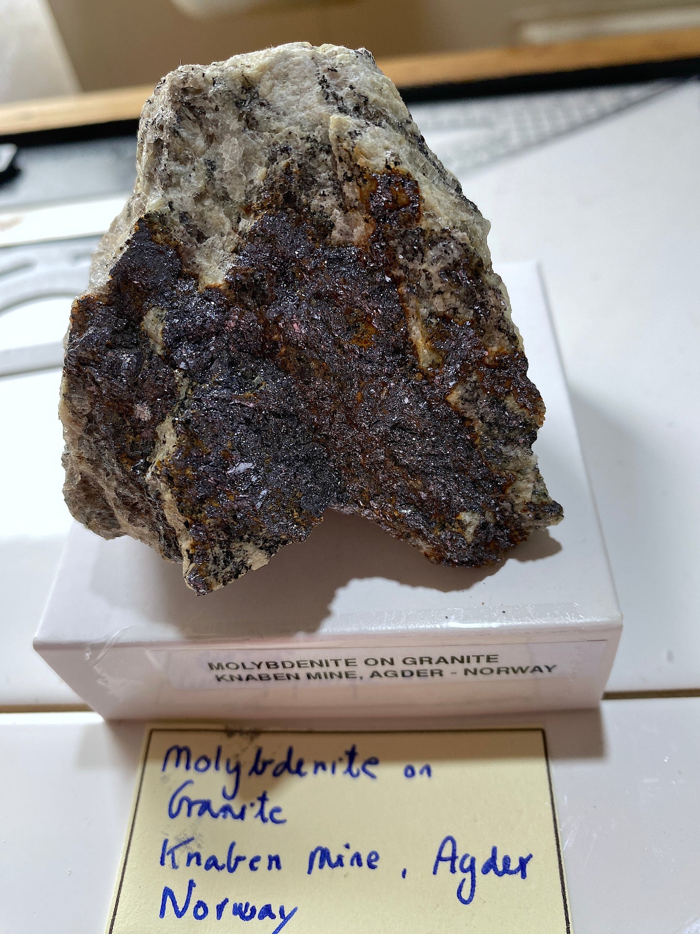 MOLYBDENITE ON GRANITE : KNABEN MINE, AGDER, NORWAY  165g MF4878