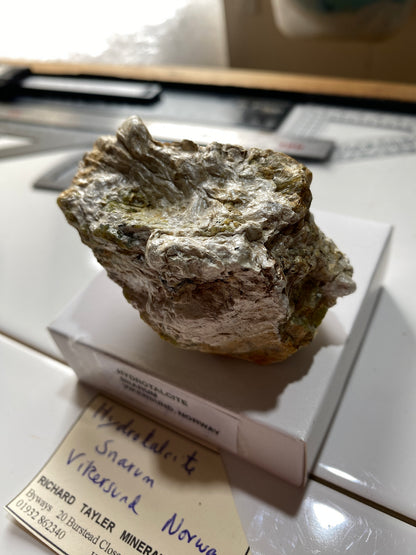HYDROTALCITE : SNARUM, VIKERSUND, NORWAY. 122g MF4879