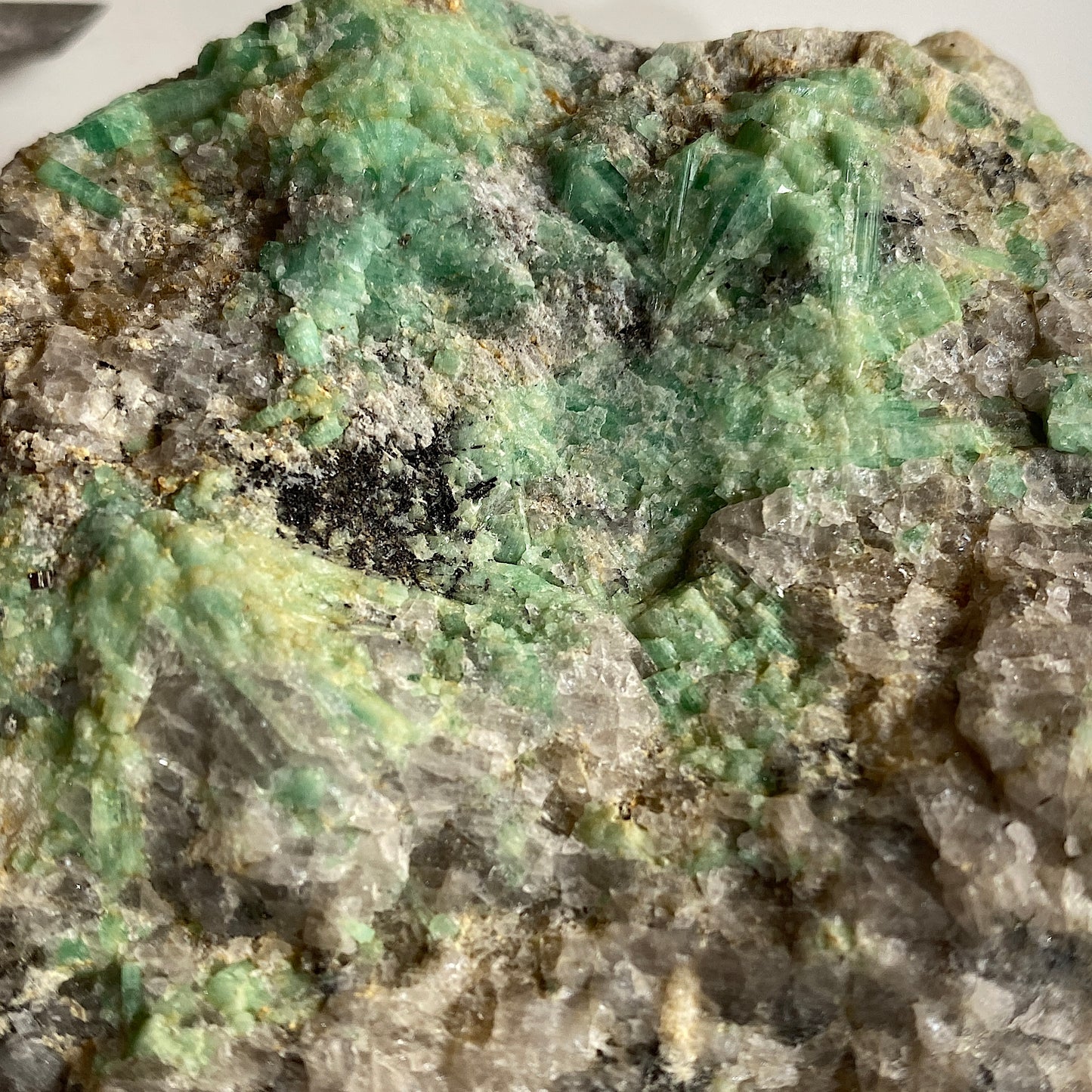 EMERALD BERYL ON MATRIX FROM DAYAKOU EMERALD MINE, CHINA 345g MF1103