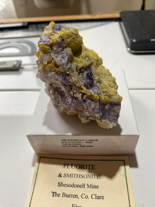 SMITHSONITE ON FLUORITE : SHESODONELL MINE, THE BURREN, IRELAND