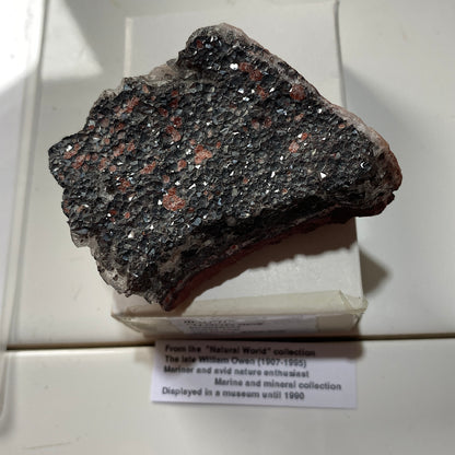 HEMATITE UNUSUAL SPECIMEN FROM ULLCOATS MINE, CUMBRIA 92g MF1196