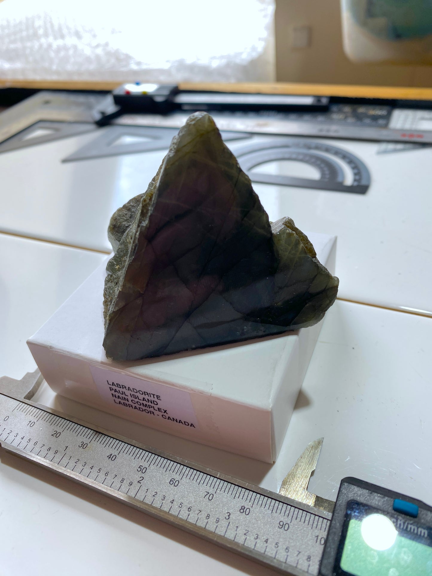 LABRADORITE [PLAGIOCLASE] : PAUL ISLAND, NAIN COMPLEX, LABRADOR, CANADA 197g MF4883