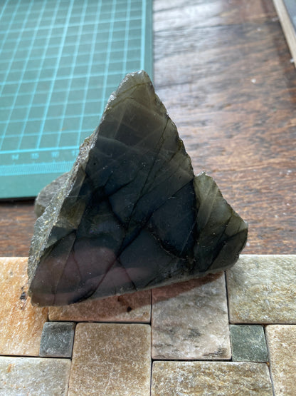 LABRADORITE [PLAGIOCLASE] : PAUL ISLAND, NAIN COMPLEX, LABRADOR, CANADA 197g MF4883