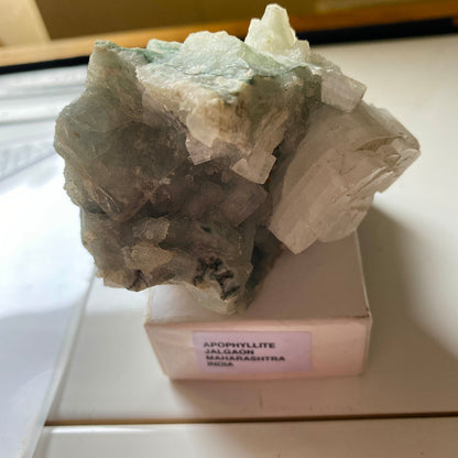 APOPHYLLITE ESPECIMEN INUSUAL Y ATRACTIVO 185g MF1182