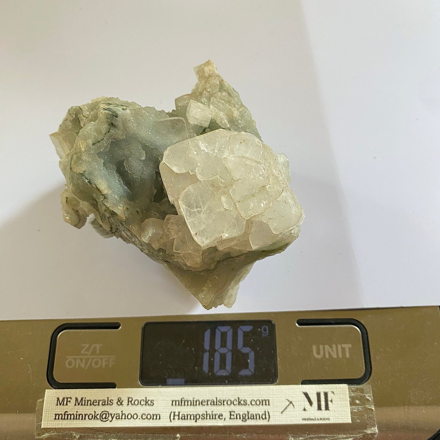 APOPHYLLITE ESPECIMEN INUSUAL Y ATRACTIVO 185g MF1182