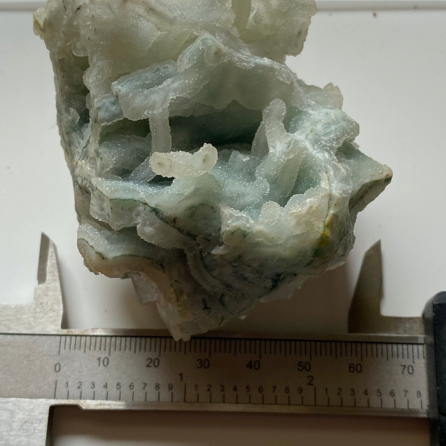 APOPHYLLITE ESPECIMEN INUSUAL Y ATRACTIVO 185g MF1182
