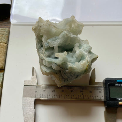 APOPHYLLITE ESPECIMEN INUSUAL Y ATRACTIVO 185g MF1182