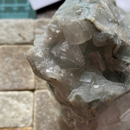 APOPHYLLITE ESPECIMEN INUSUAL Y ATRACTIVO 185g MF1182