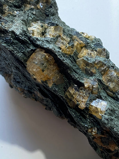 MAGNESITE CRYSTALS IN CHLORITE : MO-I-RANA, ALTERMARK, NORWAY 71g MF4886