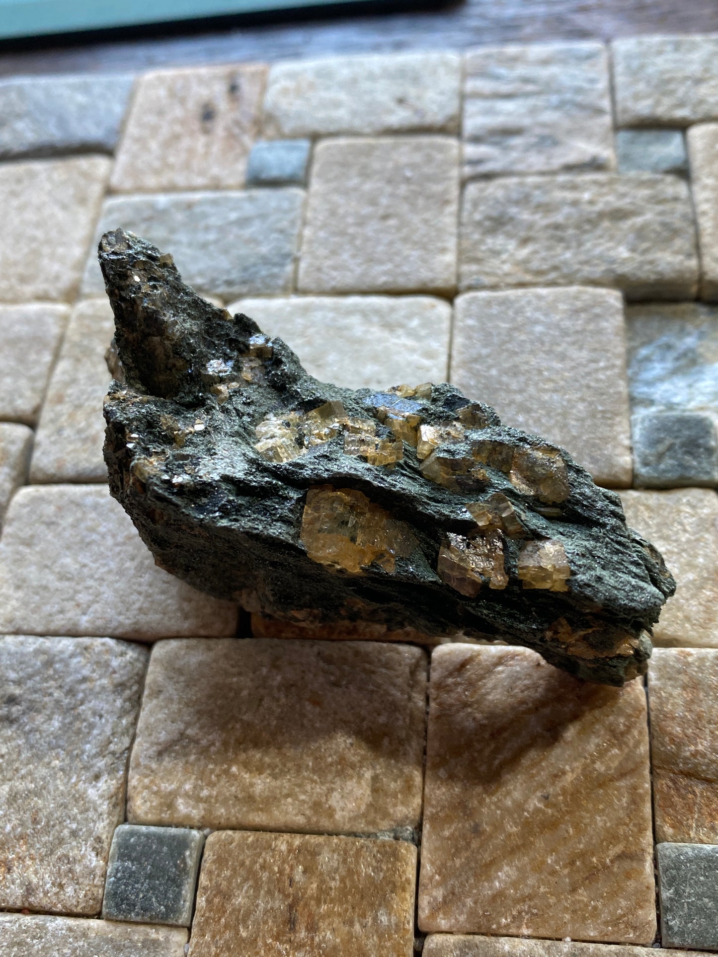 MAGNESITE CRYSTALS IN CHLORITE : MO-I-RANA, ALTERMARK, NORWAY 71g MF4886
