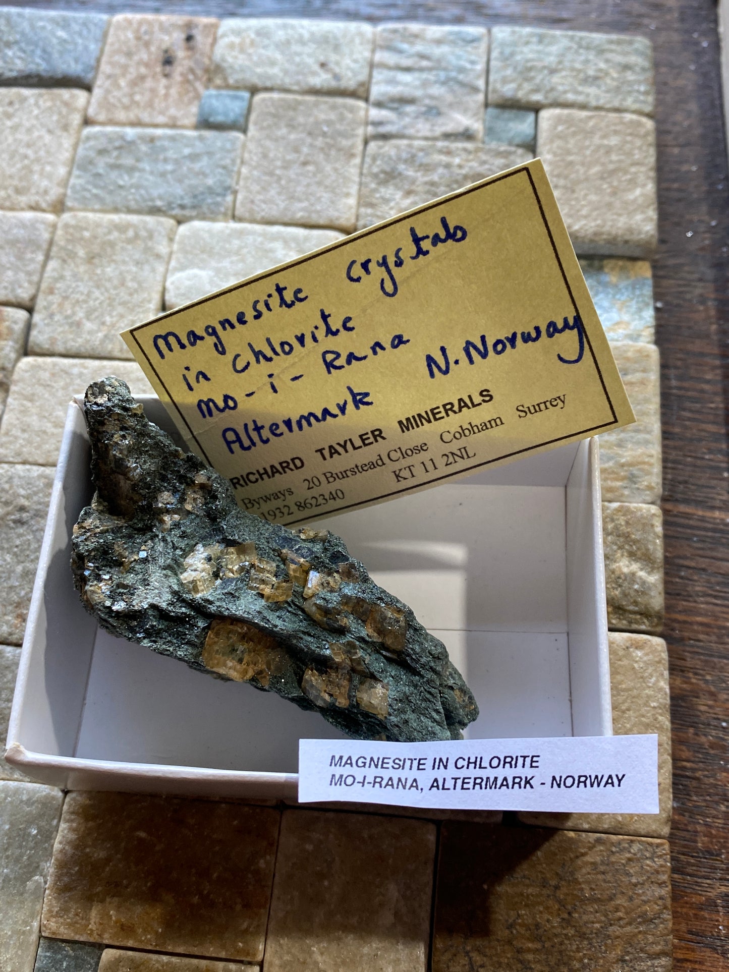 MAGNESITE CRYSTALS IN CHLORITE : MO-I-RANA, ALTERMARK, NORWAY 71g MF4886