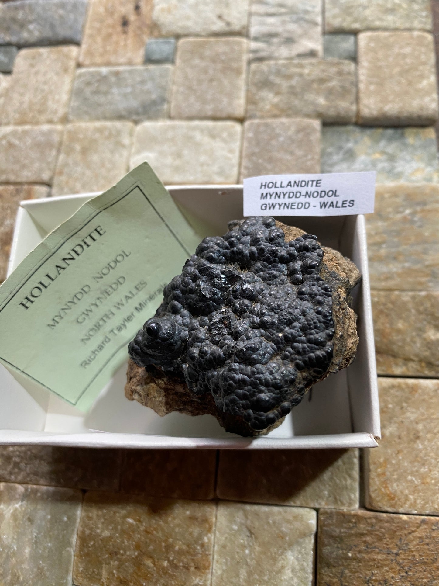 HOLLANDITE ON MATRIX : MYNYDD NODOL, GWYNEDD, WALES : 96g MF4887