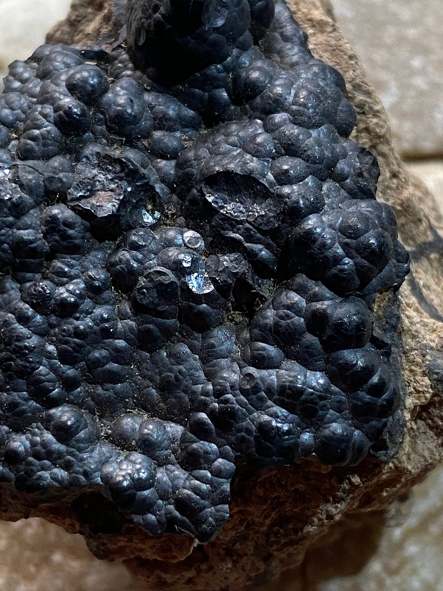HOLLANDITE ON MATRIX : MYNYDD NODOL, GWYNEDD, WALES : 96g MF4887