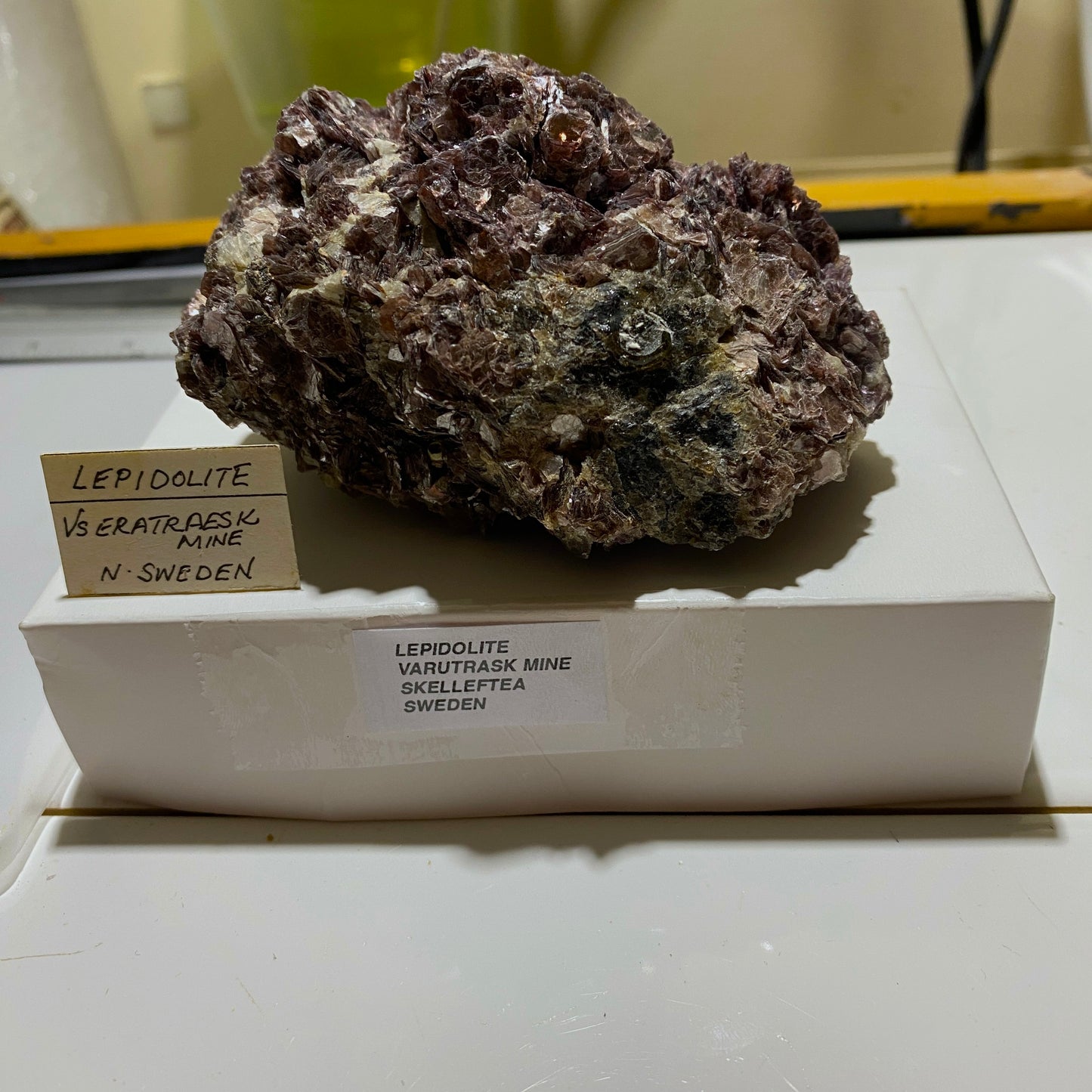 LEPIDOLITE MICA - VARUTRASK, SKELLEFTEA, SWEDEN  400g MF1282