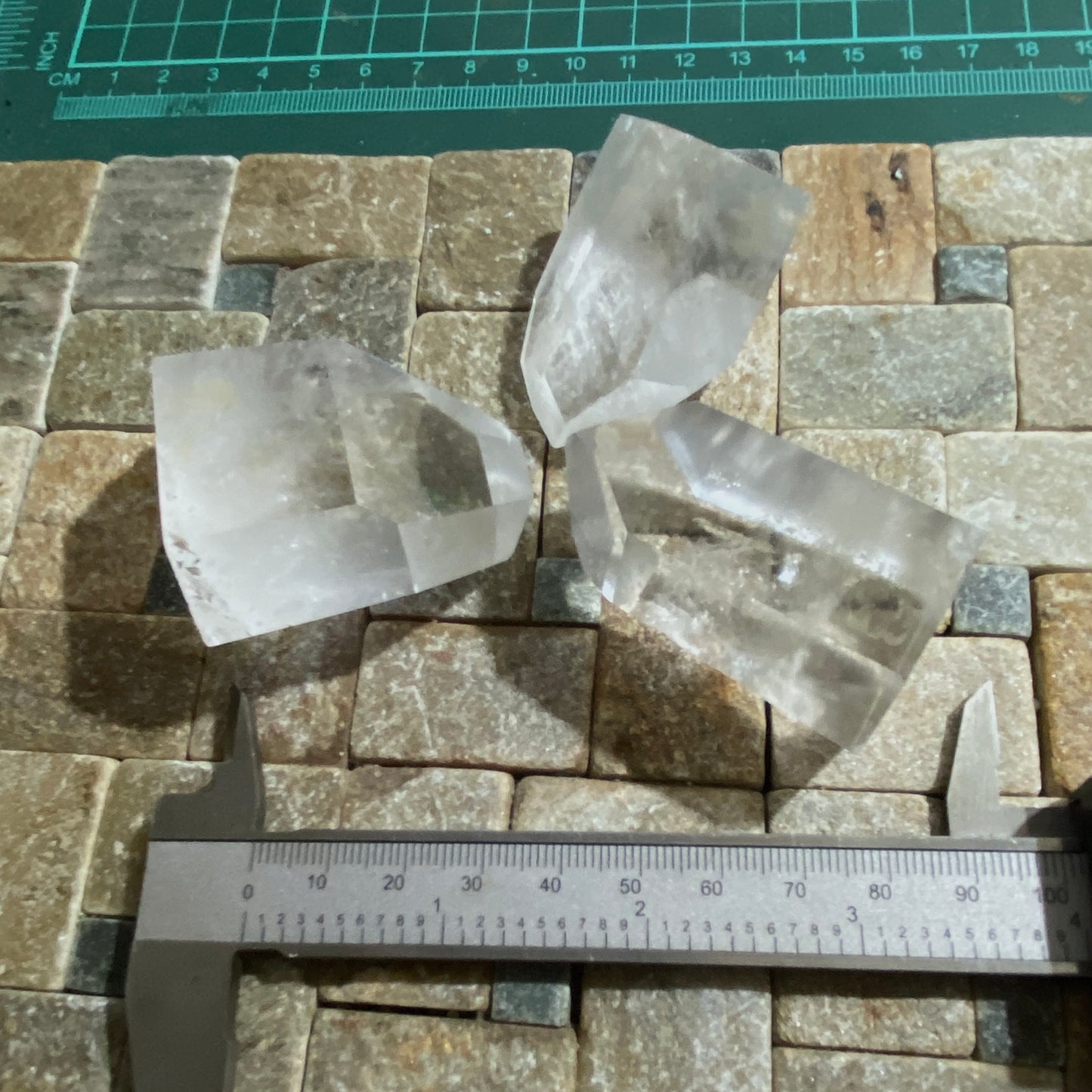 QUARTZ 3 LARGE CRYSTAL STRUCTURES - PAMPA BIANCA, PERU 206g [total] MF4058