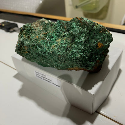 MALACHITE [ETC] - SOUTH CARADON MINE, CORNWALL  587g. MF4054