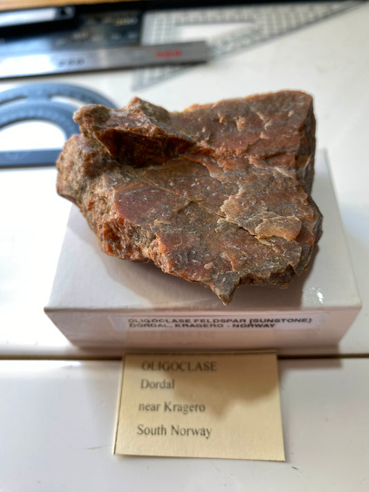 OLIGOCLASE FELDSPAR [SUNSTONE] : DORDAL, KRAGERO, NORWAY. 113g MF4901