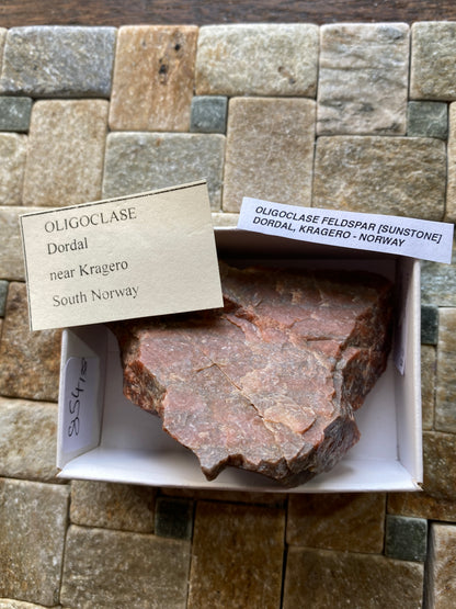 OLIGOCLASE FELDSPAR [SUNSTONE] : DORDAL, KRAGERO, NORWAY. 113g MF4901