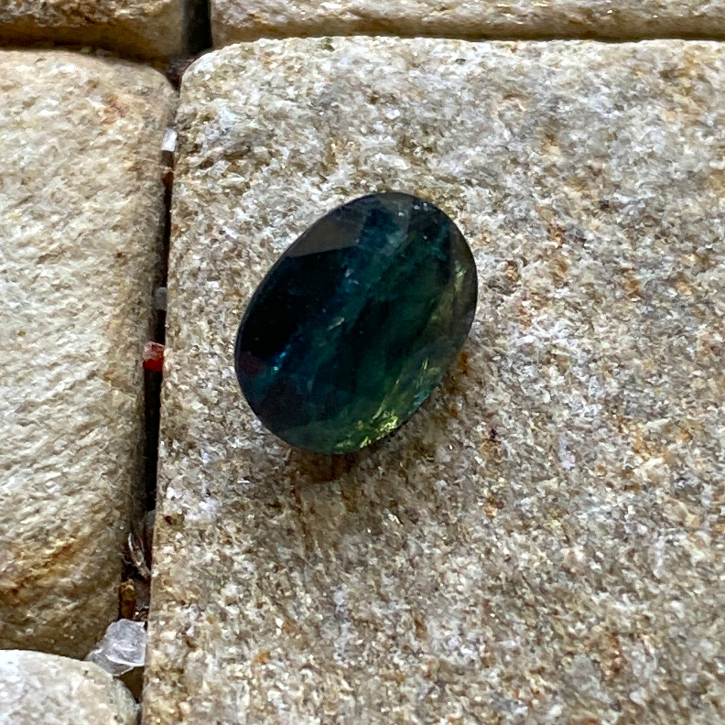 SAPPHIRE CORUNDUM NATURAL GEMSTONE - UMBA RIVER, TANZANIA. 2.0Ct. MFG5277