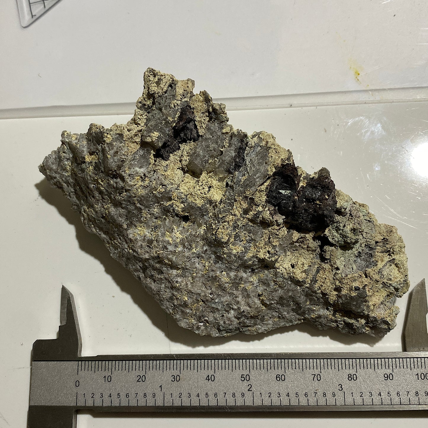 WOLFRAMITE ETC DE GUNHEATH, CORNOUAILLES. 180g MF1237