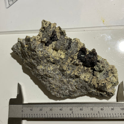 WOLFRAMITE ETC DE GUNHEATH, CORNOUAILLES. 180g MF1237