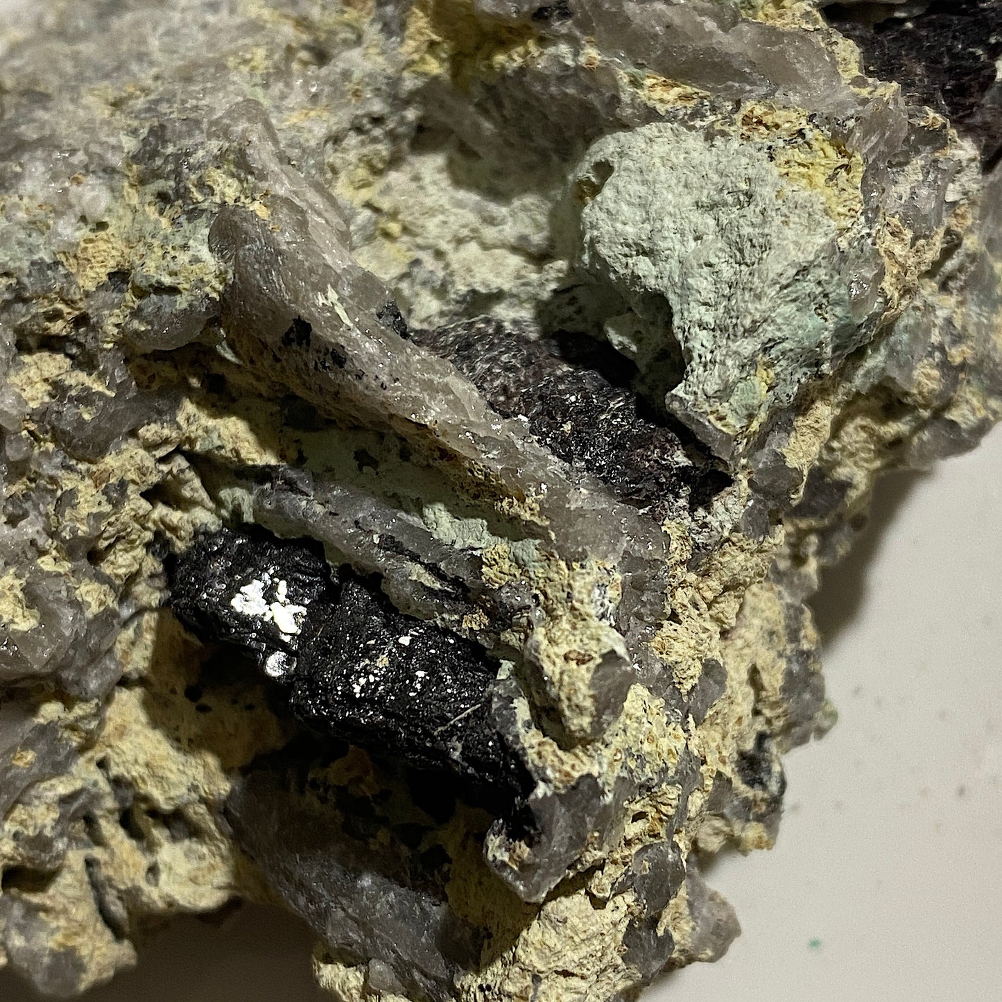 WOLFRAMITE ETC DE GUNHEATH, CORNOUAILLES. 180g MF1237