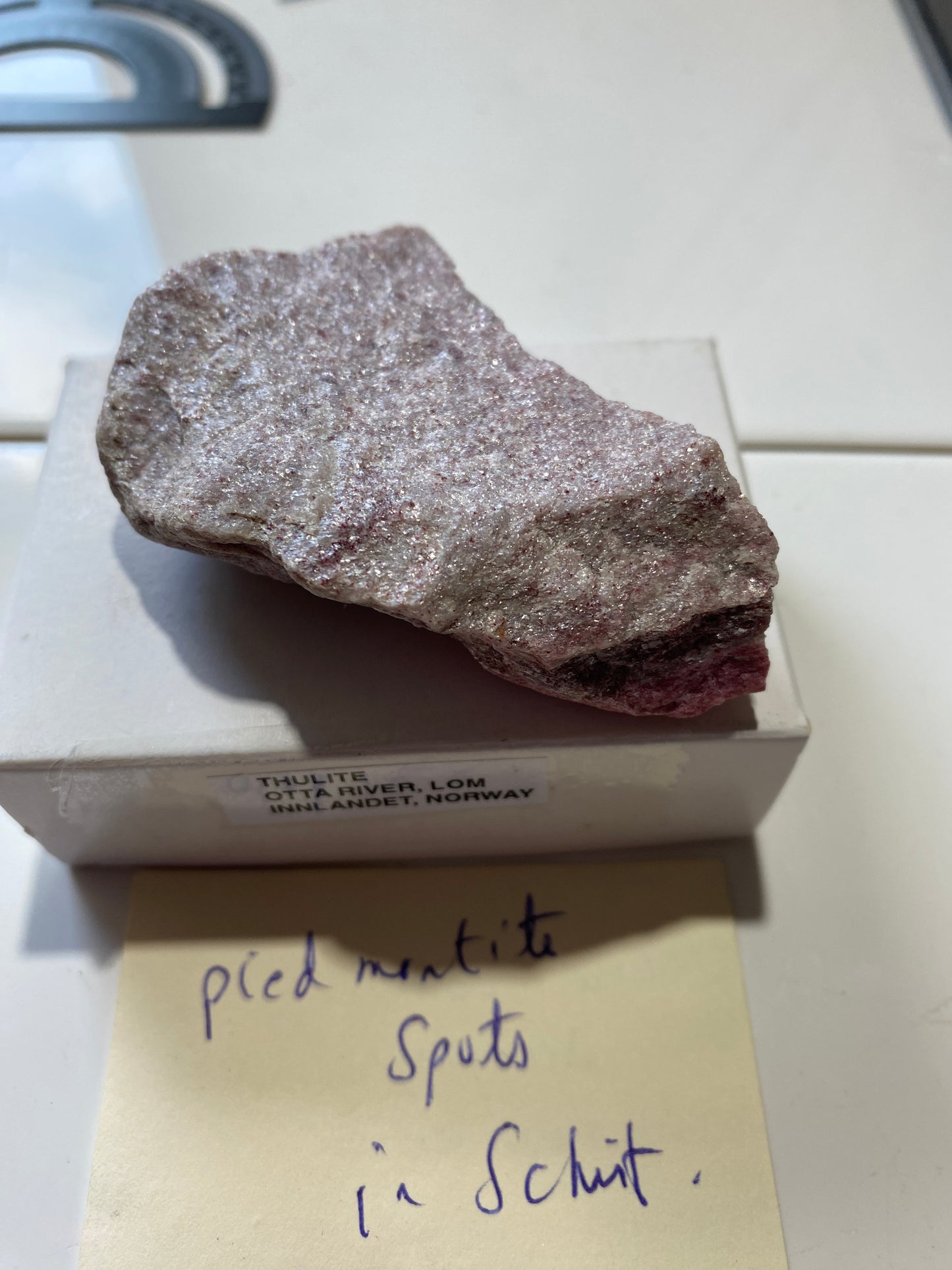 THULITE WITH PIEDMONTITE : OTTA RIVER, LOM, INNLANDET, NORWAY  80g MF4892