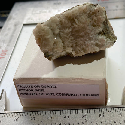 CALCITE ON QUARTZ - GEEVOR MINE, ST JUST, CORNWALL, ENGLAND 70g MF4051