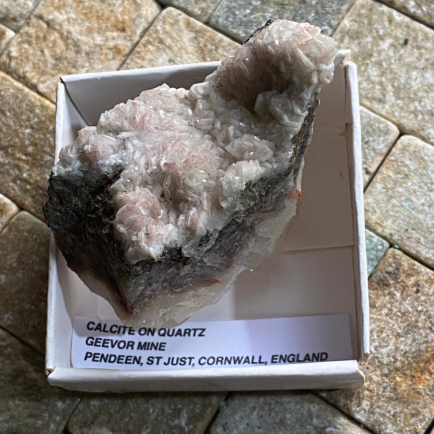 CALCITE ON QUARTZ - GEEVOR MINE, ST JUST, CORNWALL, ENGLAND 70g MF4051