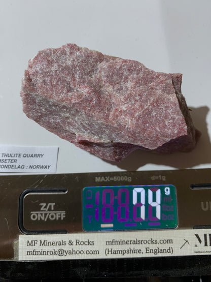 THULITE : LEKSVIK THULITE QUARRY, NORD-TRONDELAG, NORWAY  74g MF4894
