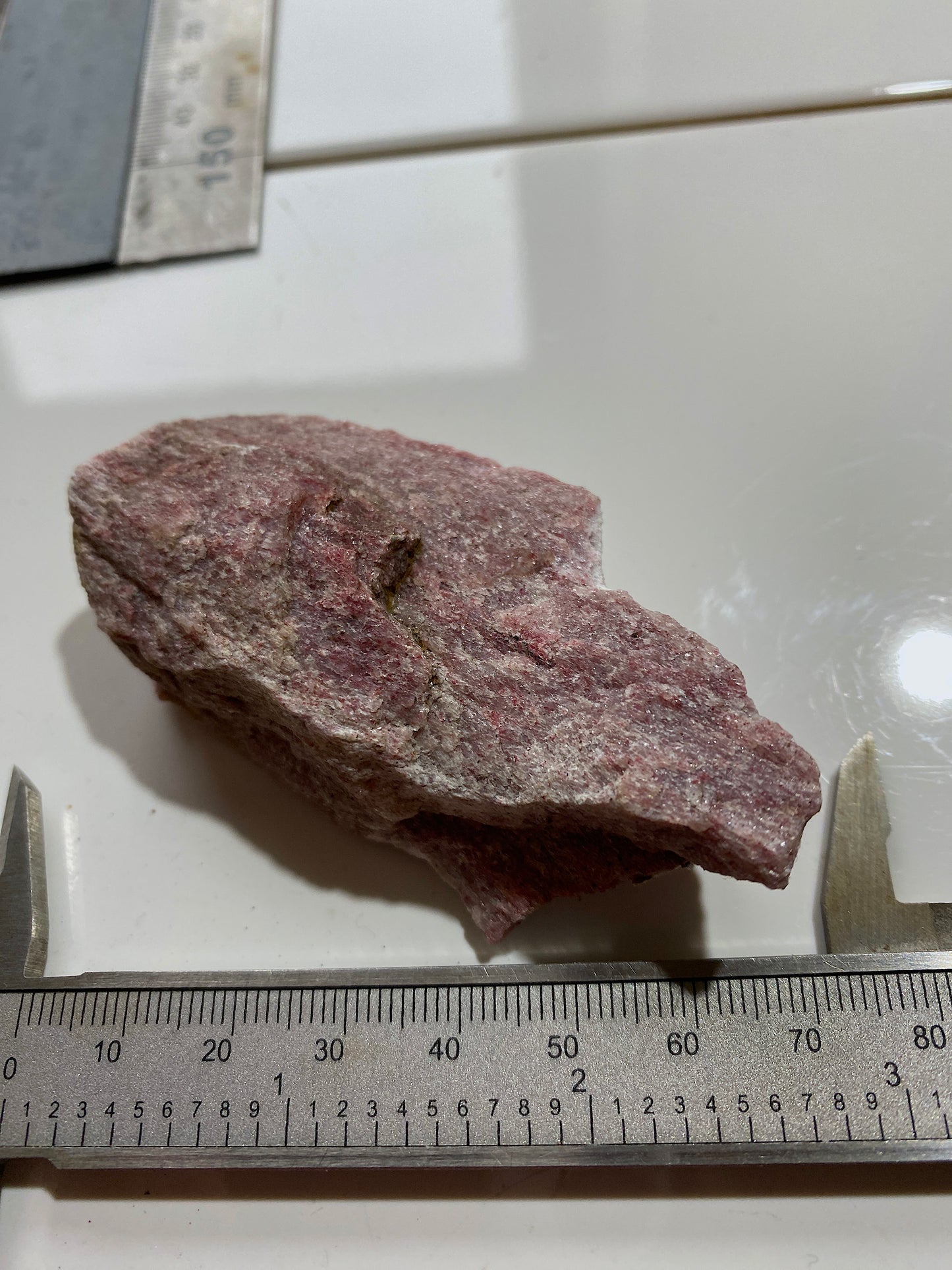 THULITE : LEKSVIK THULITE QUARRY, NORD-TRONDELAG, NORWAY  74g MF4894