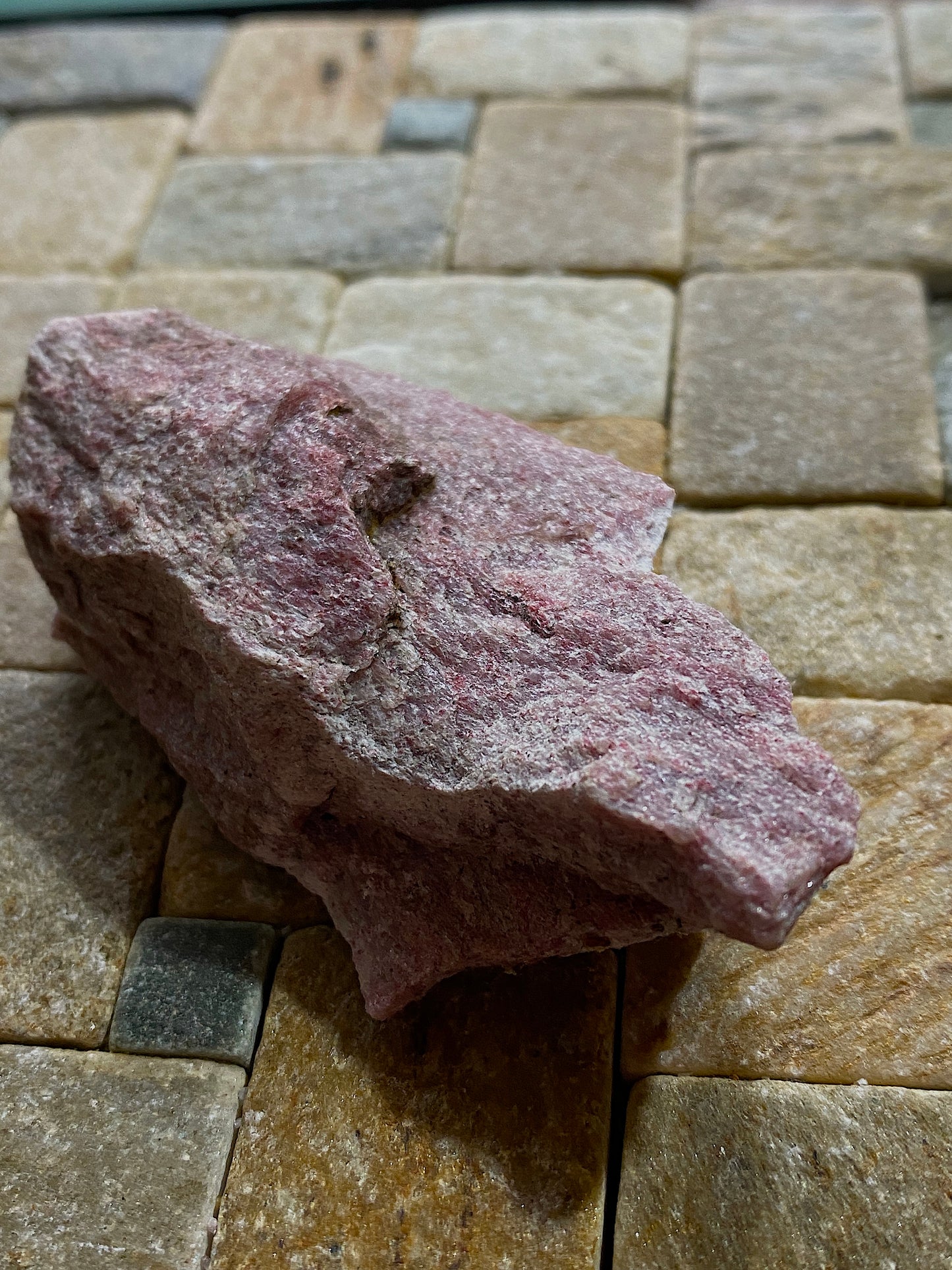 THULITE : LEKSVIK THULITE QUARRY, NORD-TRONDELAG, NORWAY  74g MF4894