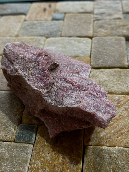 THULITE : LEKSVIK THULITE QUARRY, NORD-TRONDELAG, NORWAY  74g MF4894