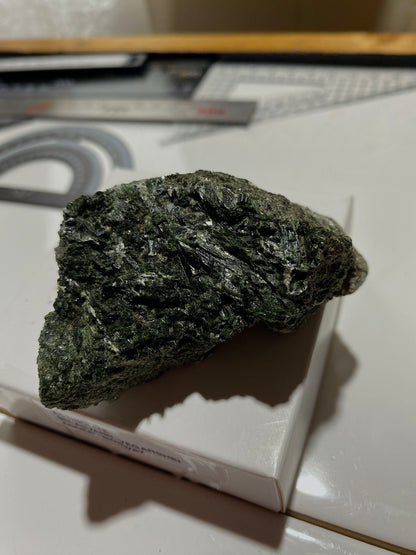 ACTINOLITE : SELASVANN, VEGARSHEI, AGDER, NORWAY. 138g. MF4895