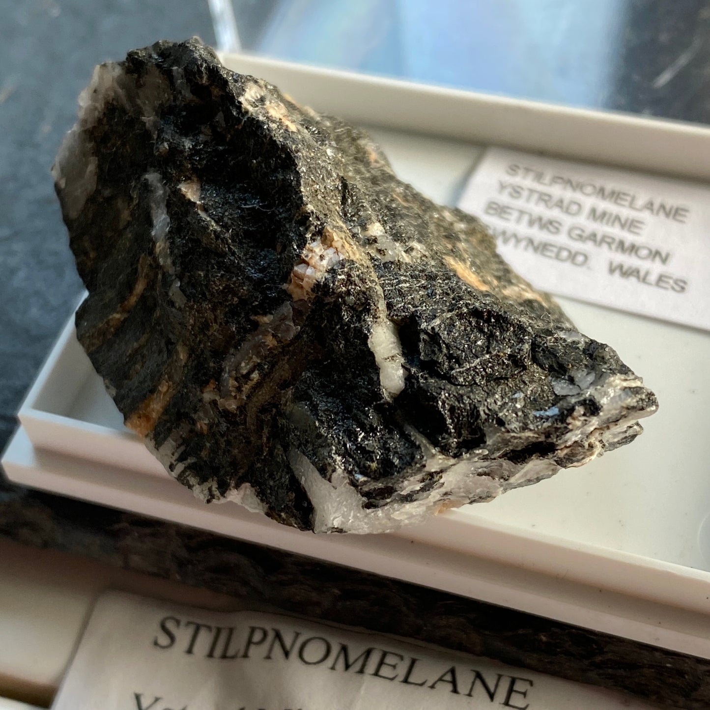 STILPNOMELANE RARE SPECIMEN FROM YSTRAD MINE, WALES. 25g MF1660