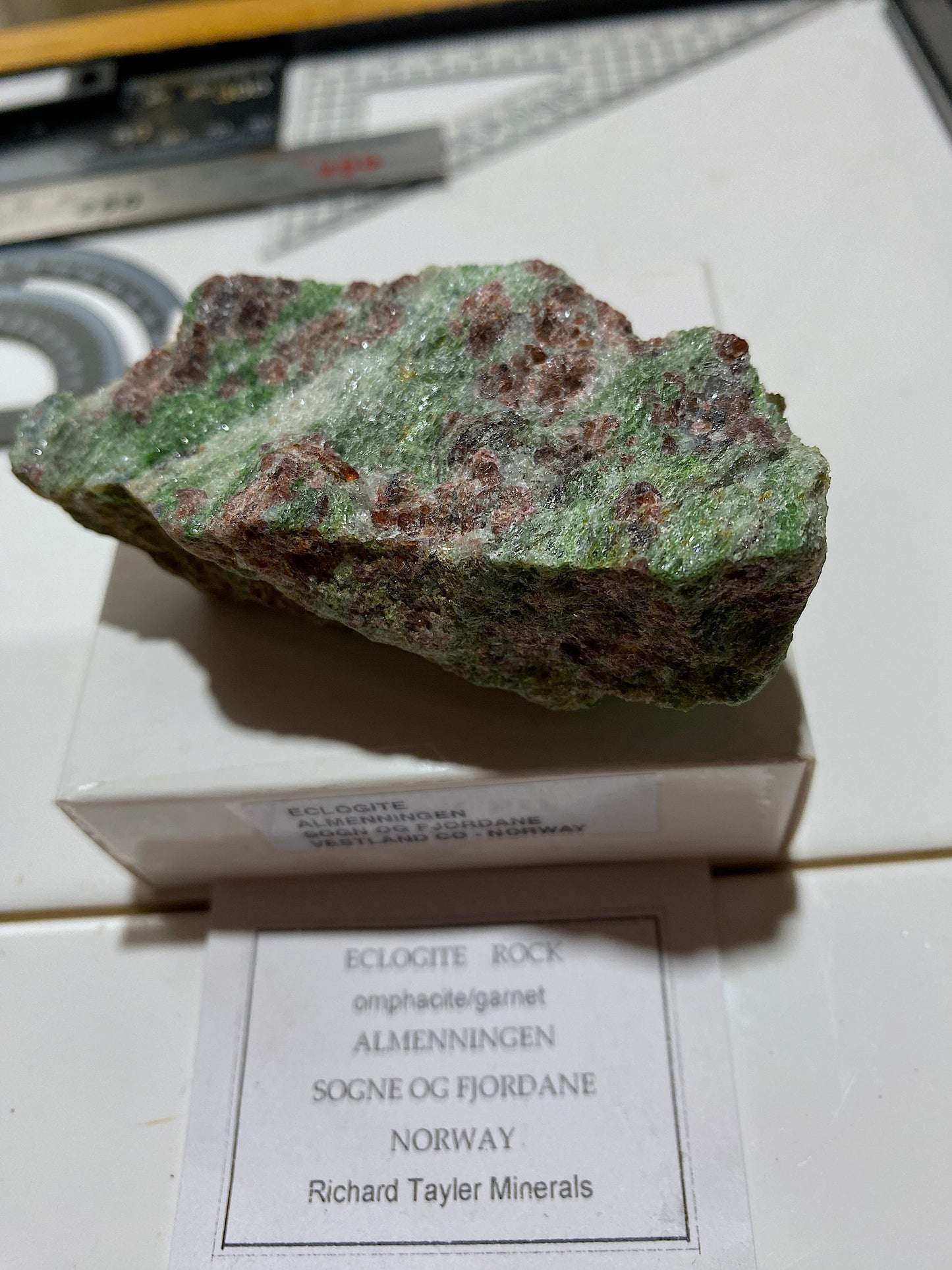 ECLOGITE : ALMENNINGEN,  SOGN OG FJORDANE, VESTLAND, NORWAY. 136g MF4896