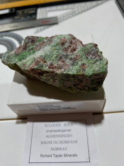 ECLOGITE : ALMENNINGEN,  SOGN OG FJORDANE, VESTLAND, NORWAY. 136g MF4896