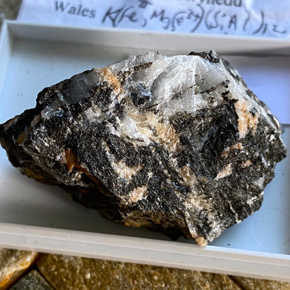 STILPNOMELANE RARE SPECIMEN FROM YSTRAD MINE, WALES. 25g MF1660