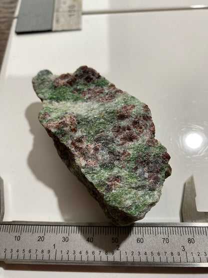 ECLOGITE : ALMENNINGEN,  SOGN OG FJORDANE, VESTLAND, NORWAY. 136g MF4896