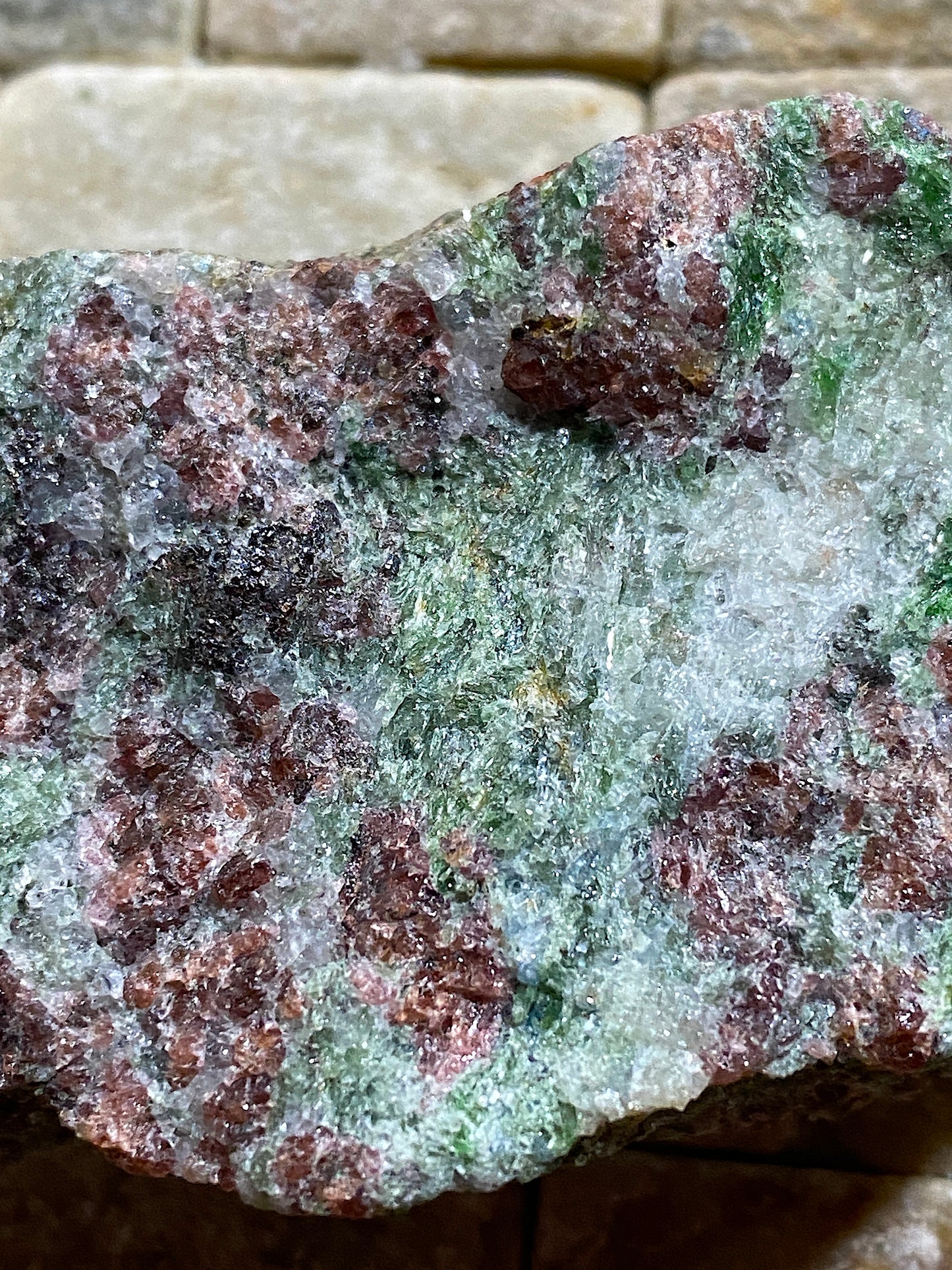 ECLOGITE : ALMENNINGEN,  SOGN OG FJORDANE, VESTLAND, NORWAY. 136g MF4896