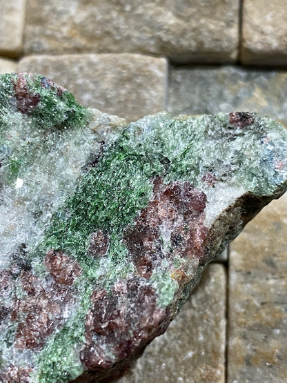 ECLOGITE : ALMENNINGEN,  SOGN OG FJORDANE, VESTLAND, NORWAY. 136g MF4896