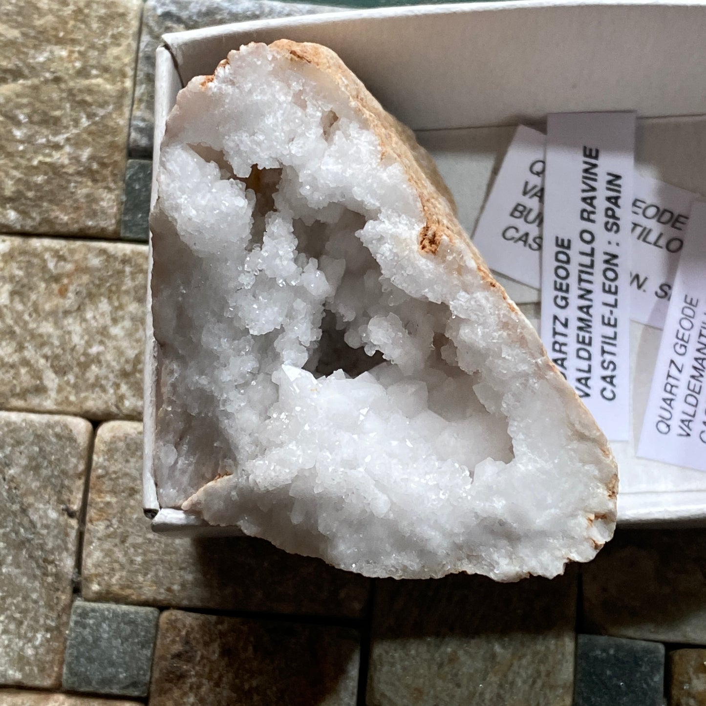 QUARTZ GEODE - VALDEMANTILLO RAVINE, CASRILE-LEON, SPAIN  72g MF1201