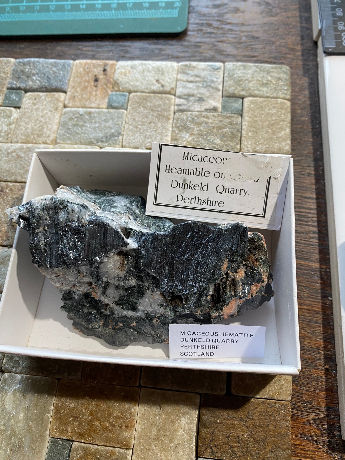 MICACEOUS HEMATITE [SPECULARITE] : DUNKELD QUARRY, PERTHSHIRE, SCOTLAND 192g MF4905