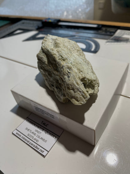 TALC : CUBBERSWICK QUARRY, UNST, SHETLAND ISLES, SCOTLAND  312g MF4906