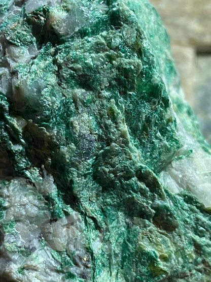 FUCHSITE MICA : CREAG BHOCAN, TYNDRUM, SCOTLAND 284g  MF4908