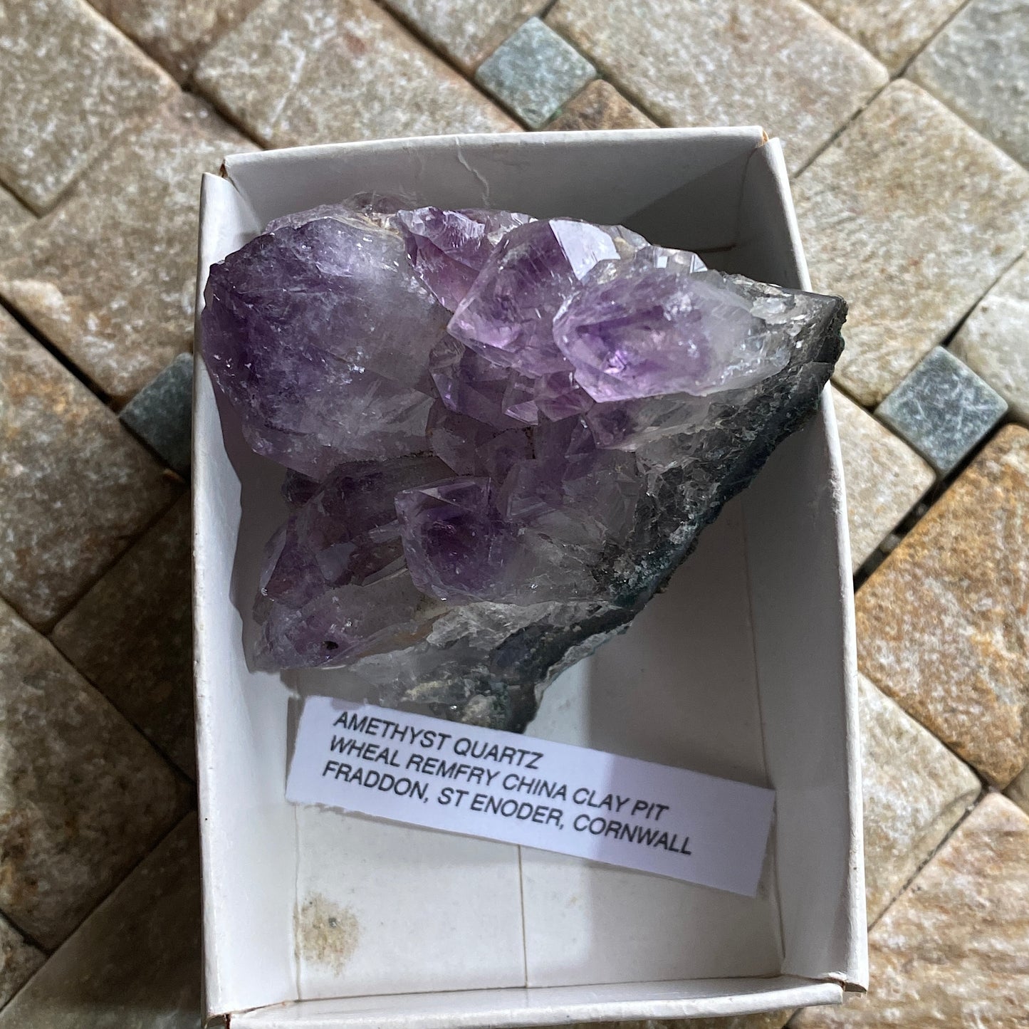 AMETHYST QUARTZ - WHEAL REMFRY CHINA CLAY PIT CORNWALL  90g. MF4066