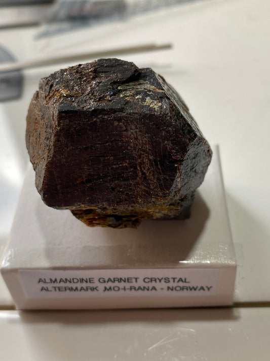 ALMANDINE GARNET LARGE CRYSTAL : ALTERMARK, MO-I-RANA, NORWAY. 93g. MF4910