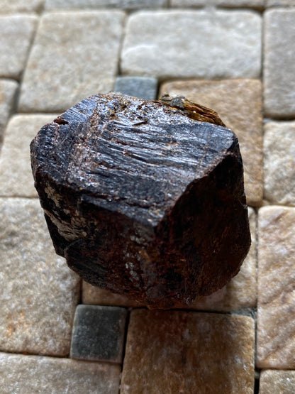 ALMANDINE GARNET LARGE CRYSTAL : ALTERMARK, MO-I-RANA, NORWAY. 93g. MF4910