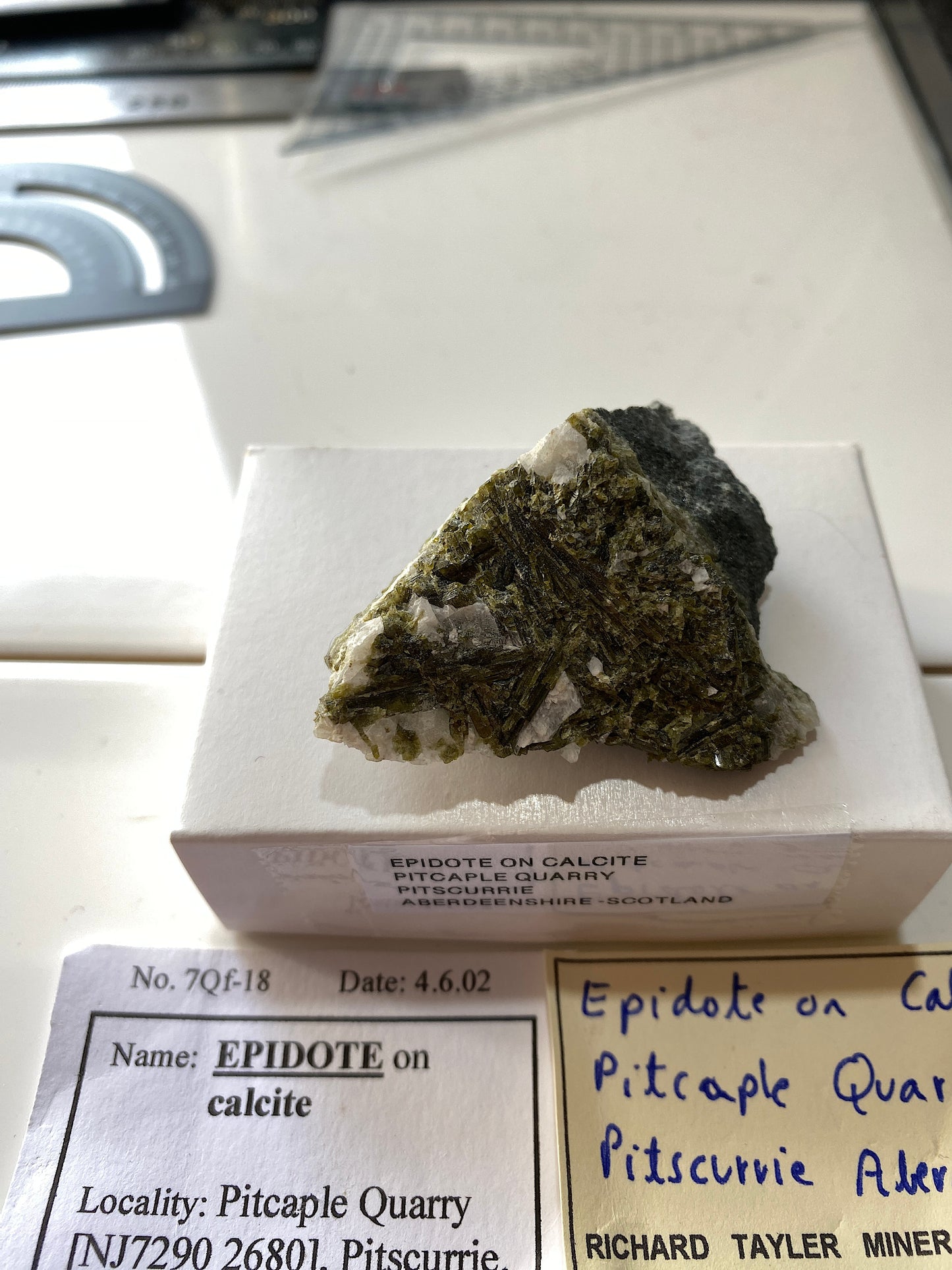 EPIDOTE ON CALCITE : PITCAPLE QUARRY, PITSCURRIE, SCOTLAND 36g MF4911