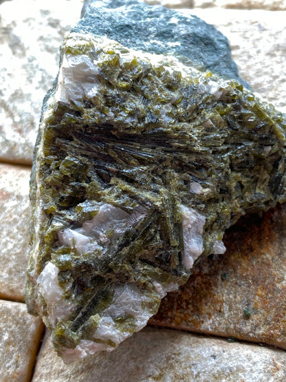 EPIDOTE ON CALCITE : PITCAPLE QUARRY, PITSCURRIE, SCOTLAND 36g MF4911